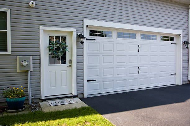 24/7 Emergency Garage Door Panel Replacement experts in Palm River-Clair Mel, FL
